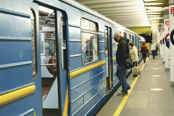 Из-за карантина киевское метро перевезло на 40% пассажиров меньше