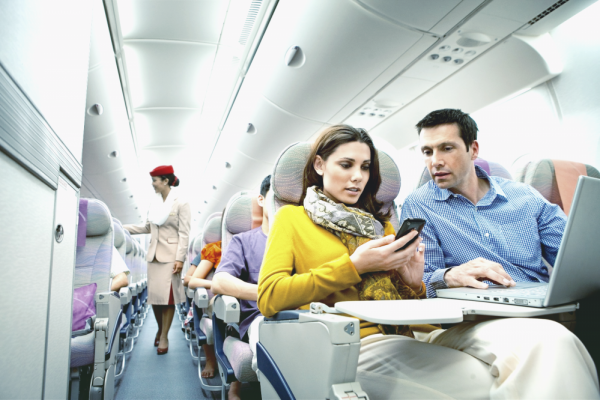 Прогулка на крыле самолета и перекур в туалете: названы худшие авиапассажиры 2020 года