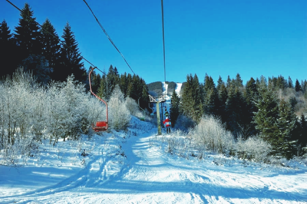 Вот так покатались: в Карпатах 74 человека застряли на подъемнике на канатной дороге. ВИДЕО