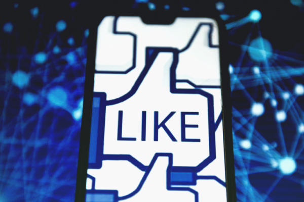 Facebook собирается убрать лайки со страниц брендов и знаменитостей