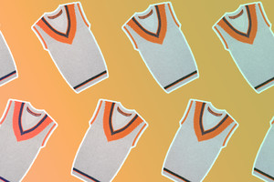 Как будто бабушка подарила: как выбрать и носить вязаный жилет - самый уютный тренд этого сезона