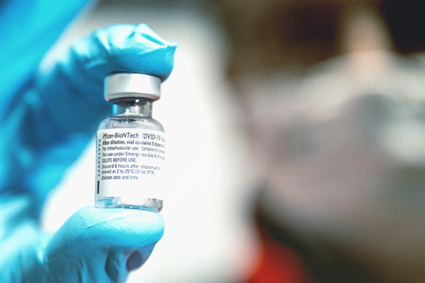 В Нидерландах более 100 человек обнаружили побочные эффекты вакцины Pfizer