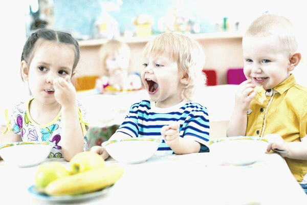 В Киеве решили, что за питание малышей в детских садах должны полностью платить родители