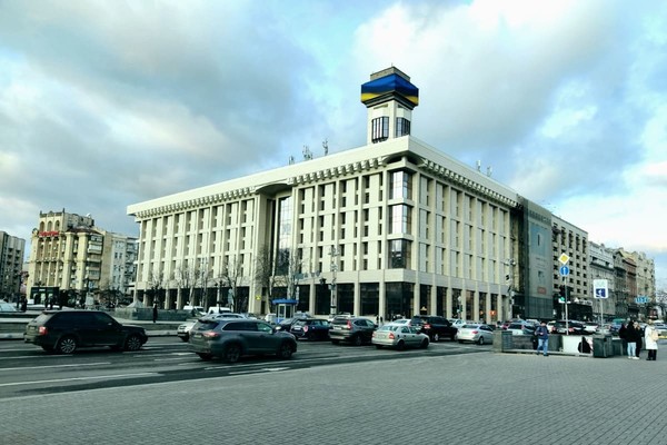 В подземном переходе на Майдане Независимости в Киеве упал поток (фото, видео)