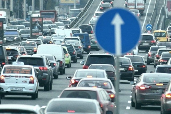 Новые дорожные знаки в Киеве: где их установили и что означают (фото)