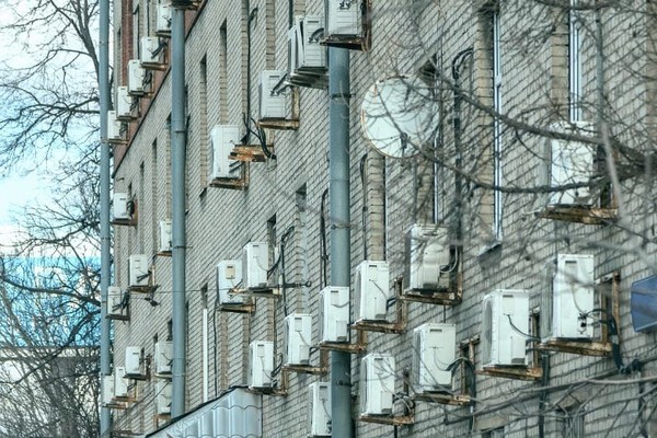 В Украине хотят штрафовать за неправильный вывод конденсата от кондиционера