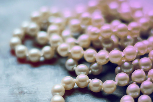 Тренды украшений и аксессуаров 2021: жемчуг, кованый металл и много цепочек