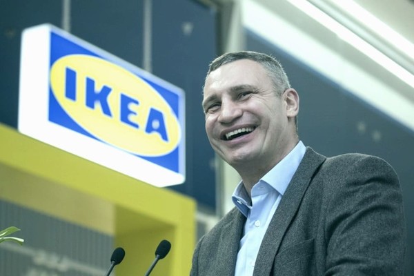 Посидел везде: как Кличко принимал участие в открытии первого магазина IKEA