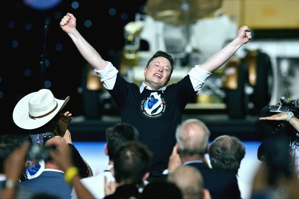 Компания Илона Маска чипирует обезьян и теперь они могут играть в видеоигры силой мысли