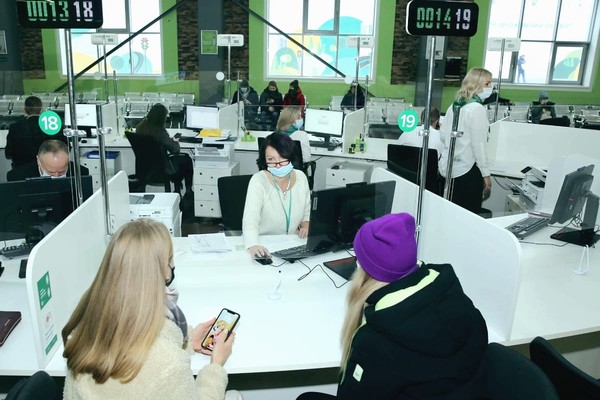 В Киеве заработал самый большой сервисный центр МВД (фото)