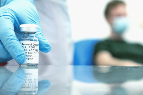 Власти Украины пообещали бесплатно вакцинировать население от COVID-19