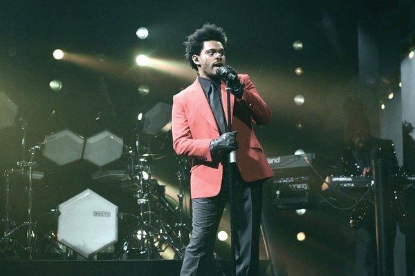 The Weeknd потратил 7 миллионов долларов на свое шоу во время Super Bowl 2021. Видео