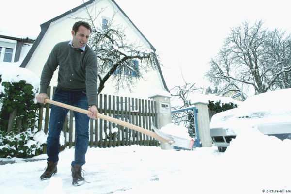 Чей снег, тот и чистит: как справляются со снегопадами европейские столицы