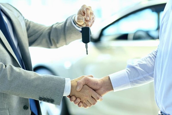 Новый автомобиль можно будет регистрировать прямо в автосалоне