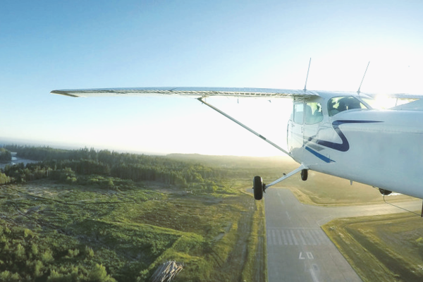 МАУ открывает продажи на единственный полет над Киевом и ЧАЭС