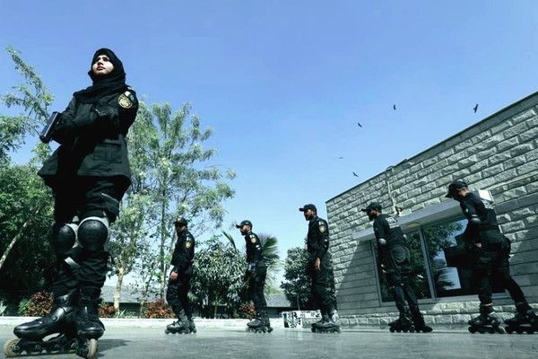 В Пакистане создали отряд полиции на роликах. Фото и видео