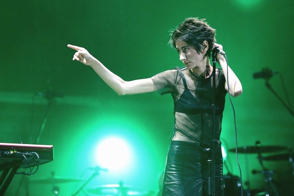 Дизайнера Демна Гвасалия обвиняют в плагиате обложки нового альбома Земфиры