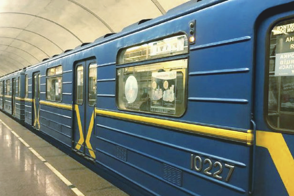 Три центральные станции киевского метро сегодня ограничат на вход
