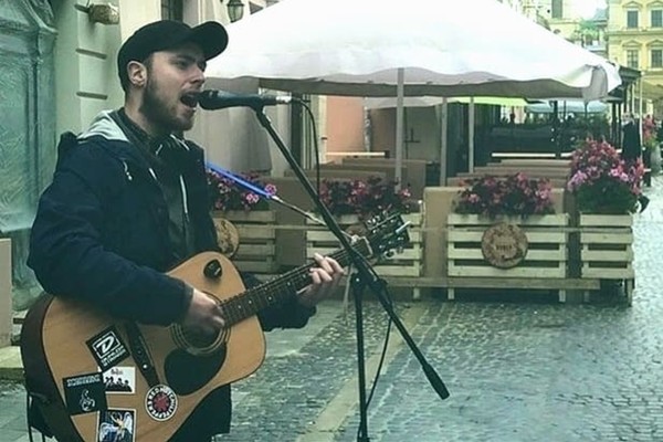 Языковой скандал во Львове: уличных музыкантов избили из-за песни на русском