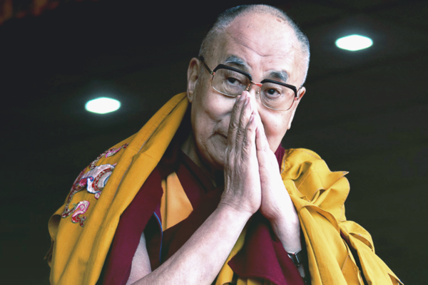 Духовный лидер Тибета Далай Лама сделал вакцину препаратом, который используют в Украине