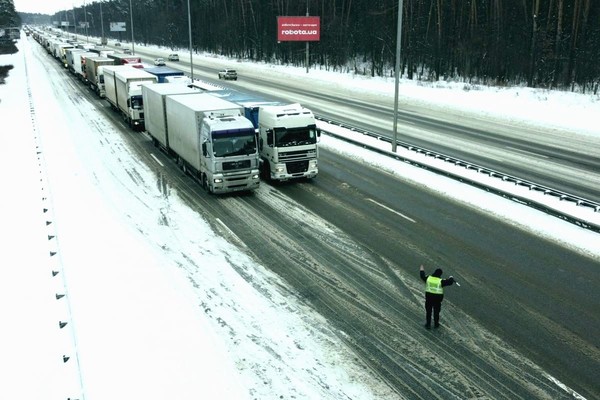 В Киеве ограничили въезд для фур из-за ухудшения погодных условий