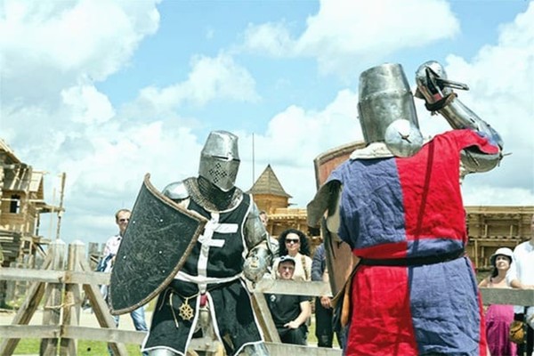 В Киеве отпразднуют Масленицу с горящим чучелом и рыцарскими боями: где и когда