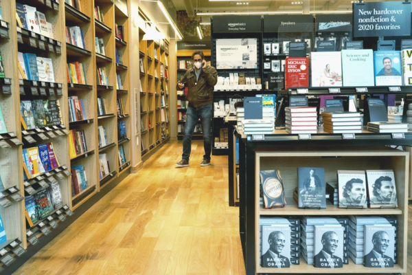 Amazon отказалась продавать книги, где представителей ЛГБТ считают психопатами