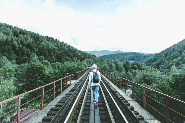 Блогер из Украины, вдохновился видеороликом «What is Ukraine?» и снял видео об Укрзализныце