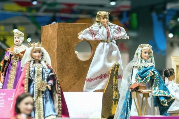 В Киеве открылась выставка барби, посвященная выдающимся украинкам
