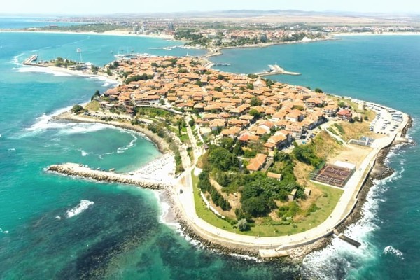 Болгария назвала дату, когда откроет туристический сезон в 2021 году