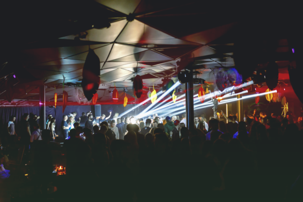 В Киеве несмотря на локдаун в ночном клубе устроили вечеринку (видео)