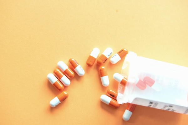 Pfizer тестирует таблетки для лечения коронавируса при первых симптомах