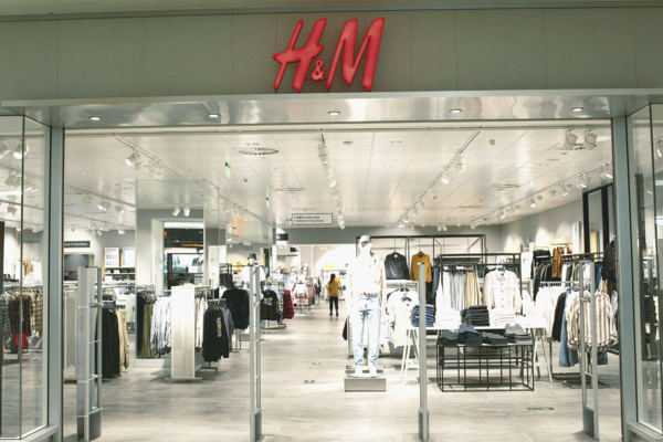 В Китае объявили бойкот известным брендам H&M и Nike