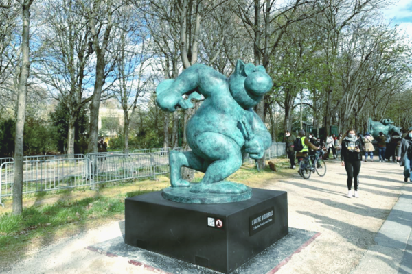 Во Франции открылась необычная выставка с бронзовыми котами