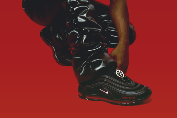 Nike выиграл суд у создателей  «сатанинских» кроссовок с человеческой кровью 