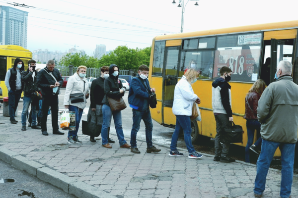 Перевозчики Киева заявили, что в понедельник на линию выйдут не все маршрутки: в чем причина