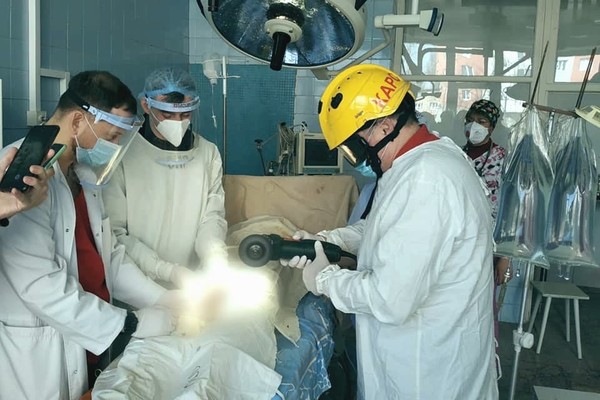 Необычный вызов: в Киеве спасателям пришлось снимать гайку с полового органа пострадавшего