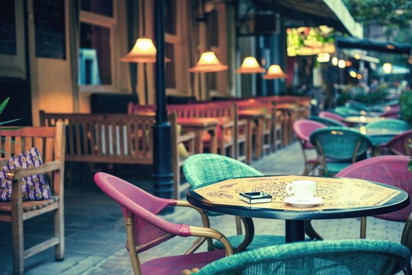 В Киеве разрешили начать монтаж летних площадок ресторанов, баров и кафе