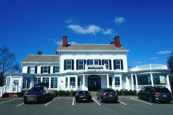 В Нью-Йорке нашли самый красивый McDonald's в США (фото)