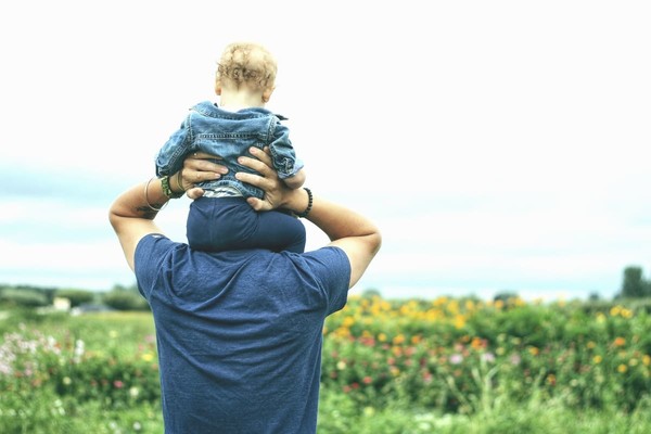 В Украине приняли закон, который разрешает отцам уходить в декрет