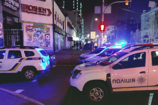 Локдаун в Киеве: полиция обнаружила заведения, которые работали в подпольно (видео)