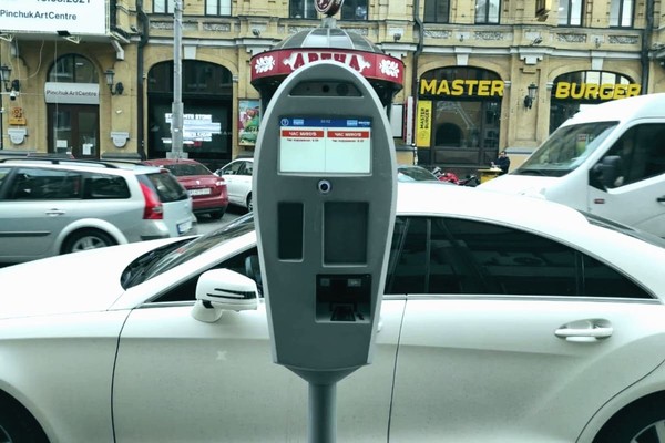 В Киеве запустили пилотный проект фотофиксации нарушений правил парковки