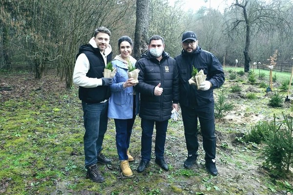 Украинские артисты высадили 