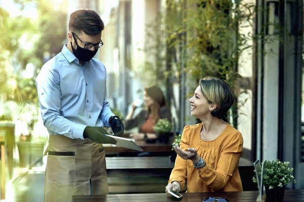 В Киеве назвали дату, когда заработают транспорт, рестораны и школы в обычном режиме