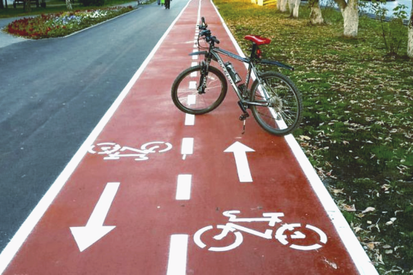 В Киеве на Подоле хотят благоустроить пешеходную зону с велодорожками и озеленением