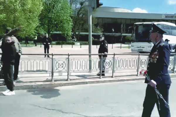 В Киеве полицейские поймали подростка, который решил «зигануть» перед лицом ветерана