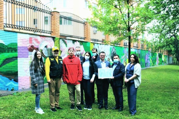 В одном из парков Киева появился рекордно длинный мурал (фото)