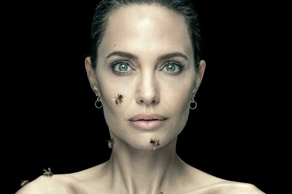 Анджелина Джоли снялась в фотосессии с настоящими пчелами