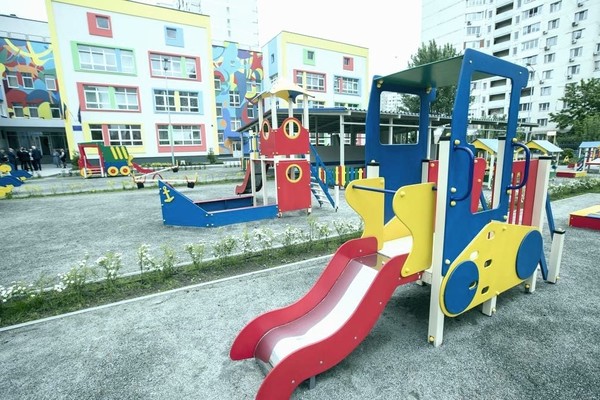 В Киеве на Троещине открыли новый детсад за 143 миллиона гривен. Фото