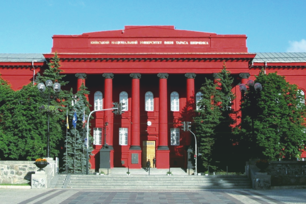 Ректор КНУ снова призывает лишить Лукашенко звания почетного доктора